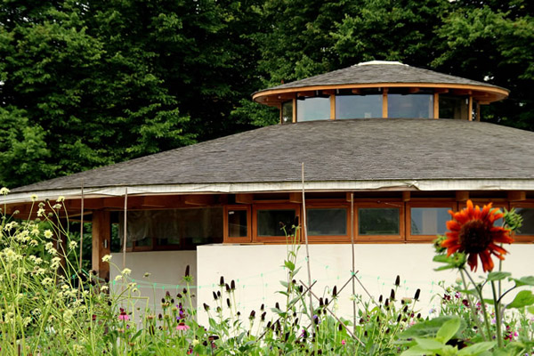 Tuppeny Barn Centre exterior.